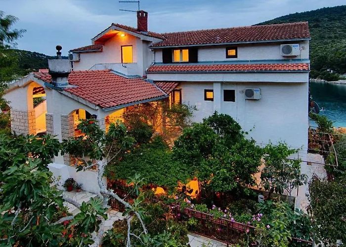 Malo - One-bedroom With Balcony And Sea View - Attic 3 Apartament Lastovo